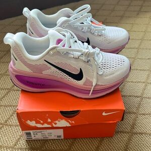 Nike Vomero 18 Women's Sneakers Running Shoes. Brand new, never worn.